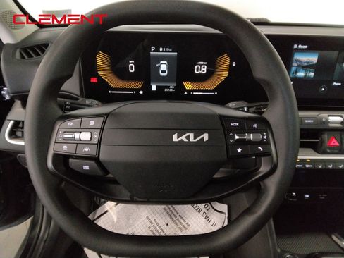 Used 2025 Kia K4 LXS image 12