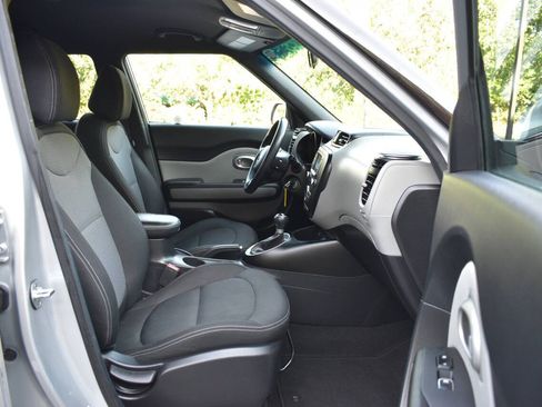 Used 2017 Kia Soul + FWD image 8