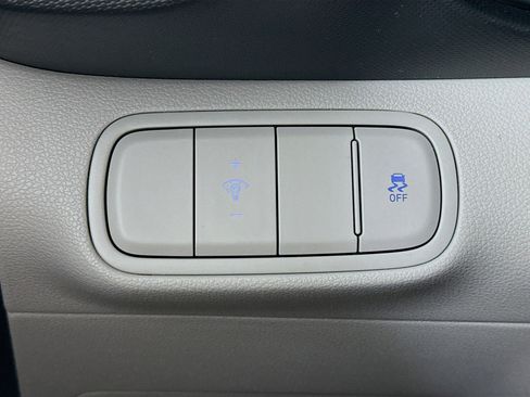 Used 2025 Hyundai Venue SEL FWD image 16