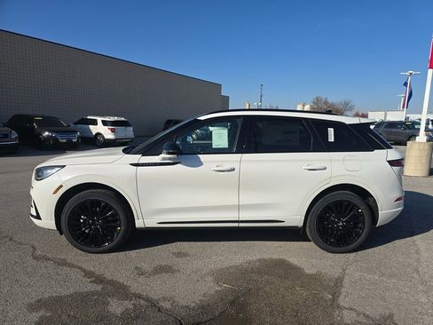 New 2026 Lincoln Corsair Premiere image 8