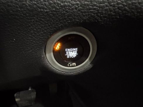 Used 2017 Chrysler Pacifica Limited image 11