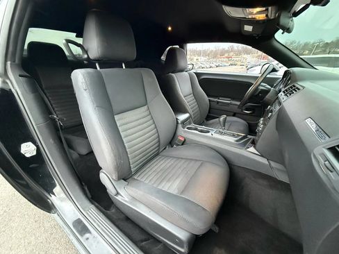 Used 2014 Dodge Challenger SXT image 12