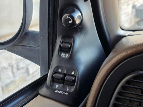 Used 2001 Dodge B1500 image 23