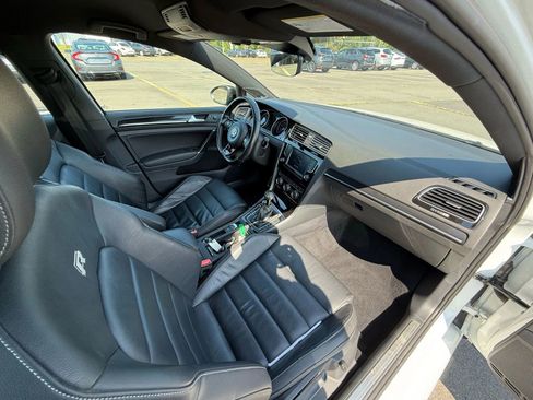 Used 2017 Volkswagen Golf R 4-Door image 12