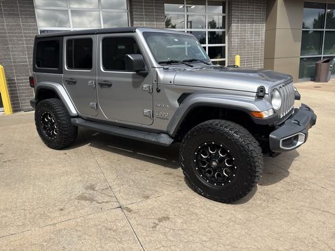 Used 2020 Jeep Wrangler Unlimited Sahara AWD/4WD image 12