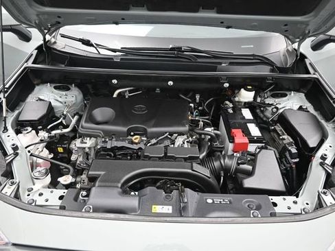 Used 2021 Toyota RAV4 XLE AWD/4WD image 31