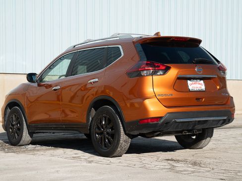 Used 2018 Nissan Rogue SV image 15