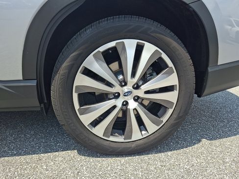 Used 2022 Subaru Ascent Limited w/ Technology Package AWD/4WD image 8