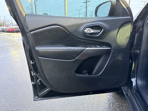 Used 2020 Jeep Cherokee Latitude Plus w/ Cold Weather Group image 18