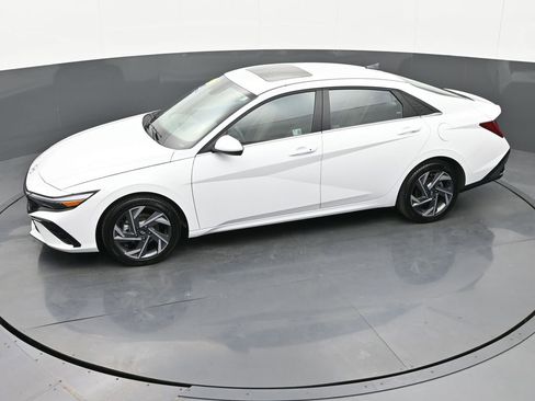 Certified 2024 Hyundai Elantra SEL w/ Convenience Package image 38