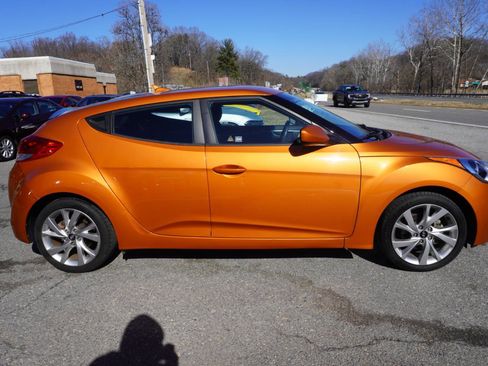Used 2016 Hyundai Veloster image 17