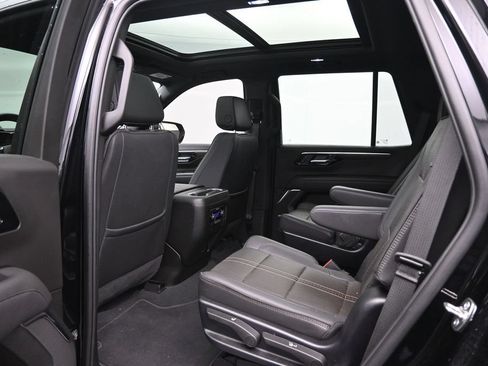 Used 2025 Chevrolet Tahoe High Country AWD/4WD image 24