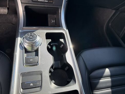 Used 2022 Ford Edge SEL w/ Convenience Package image 19