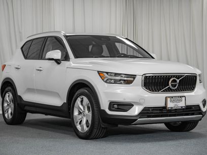 Used 2021 Volvo XC40 T5 Momentum w/ Premium Package