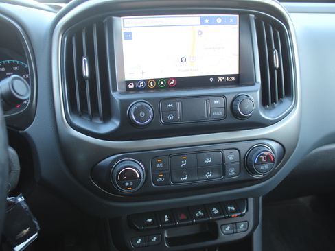 Used 2022 Chevrolet Colorado Z71 AWD/4WD image 18