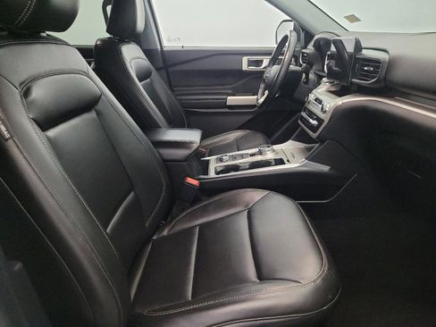 Used 2022 Ford Explorer XLT w/ Equipment Group 202A AWD/4WD image 21