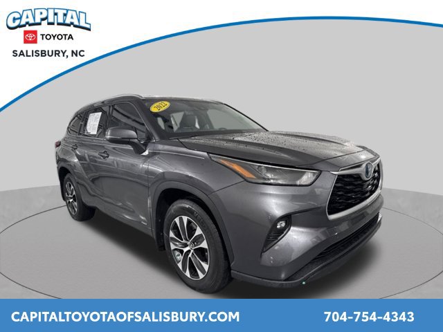Used 2022 Toyota Highlander XLE AWD/4WD image 1
