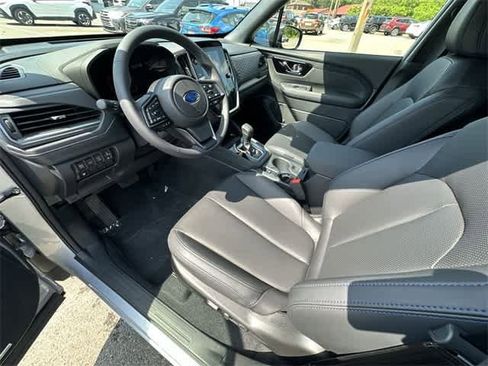 Used 2025 Subaru Forester Limited image 17