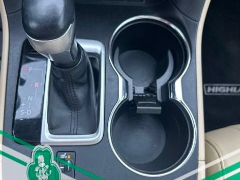 Used 2019 Toyota Highlander XLE FWD image 20