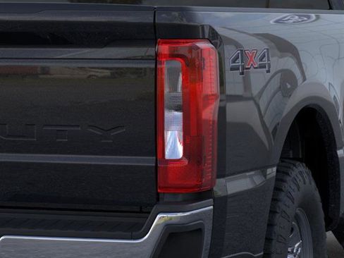 New 2026 Ford F250 XL w/ XL Off-Road Package AWD/4WD image 21