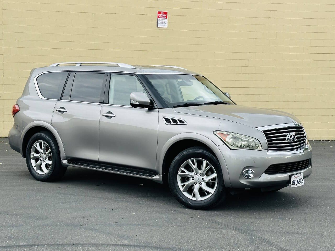 Used 2013 INFINITI QX56 4WD w/ Theater Pkg image 2