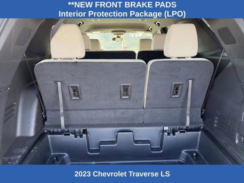 Used 2023 Chevrolet Traverse LS image 10