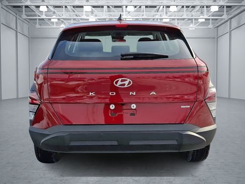Certified 2025 Hyundai Kona SE image 5