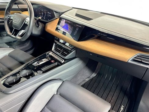 Used 2023 Audi e-tron GT Premium Plus image 27