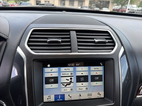 Used 2018 Ford Explorer Platinum AWD/4WD image 22