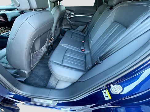 Used 2023 Audi e-tron Premium Plus w/ Premium Plus Package AWD/4WD image 25