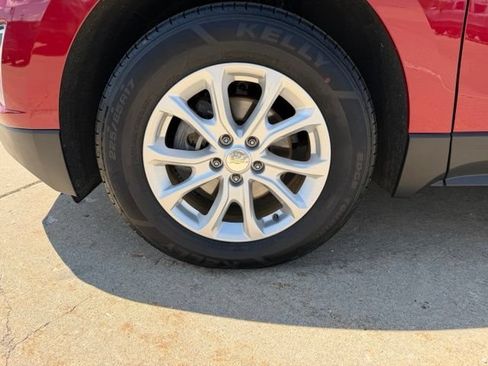 Used 2020 Chevrolet Equinox LT w/ Driver Convenience Package AWD/4WD image 11