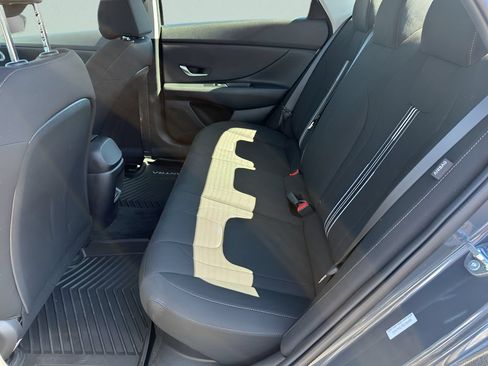 Used 2025 Hyundai Elantra Hybrid FWD image 17