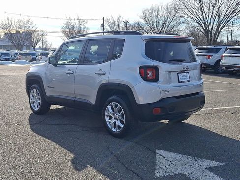 Used 2016 Jeep Renegade Latitude image 7