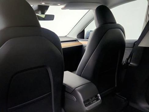 Used 2025 Tesla Model Y Long Range RWD image 43