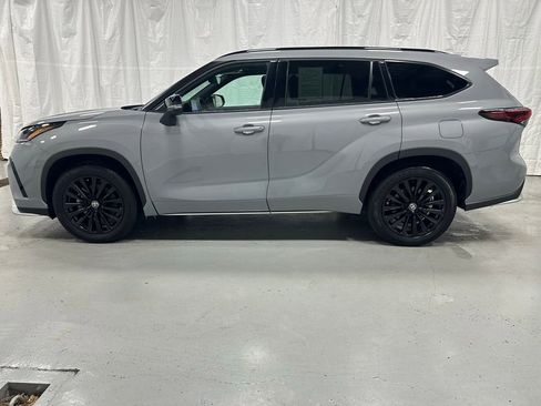 Used 2025 Toyota Highlander XSE image 4