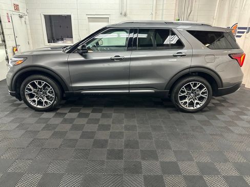 Used 2025 Ford Explorer Platinum w/ Ultimate Package AWD/4WD image 6
