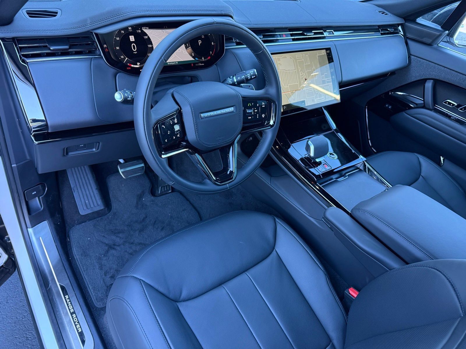 New 2025 Land Rover Range Rover Sport Dynamic SE AWD/4WD image 13