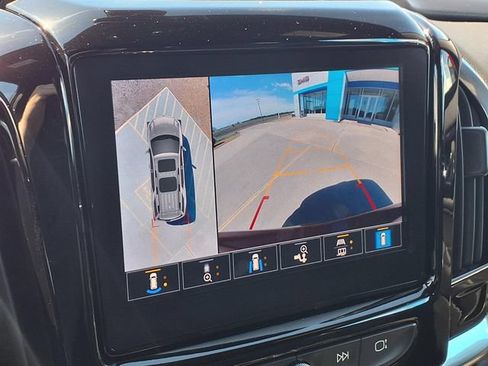 Used 2023 Chevrolet Traverse RS FWD image 7