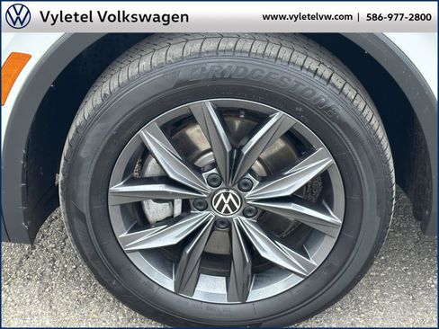 Certified 2022 Volkswagen Tiguan SE image 7