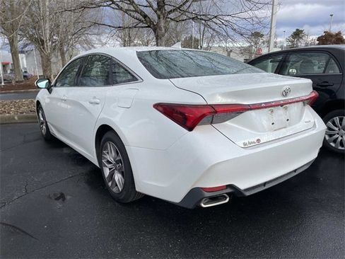 Used 2021 Toyota Avalon XLE image 2