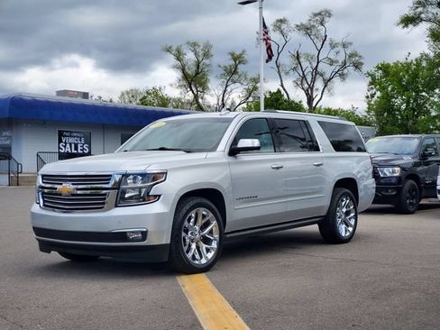 Used 2020 Chevrolet Suburban Premier w/ Max Trailering Package AWD/4WD image 32