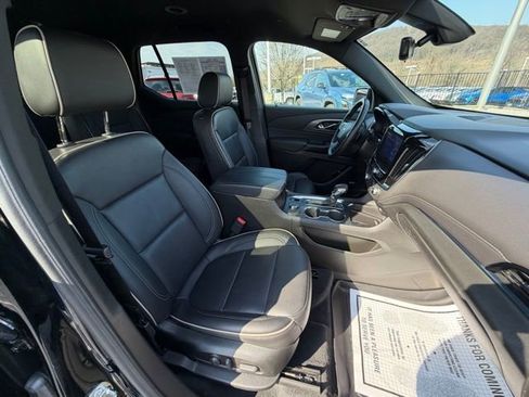 Used 2023 Chevrolet Traverse Premier image 41