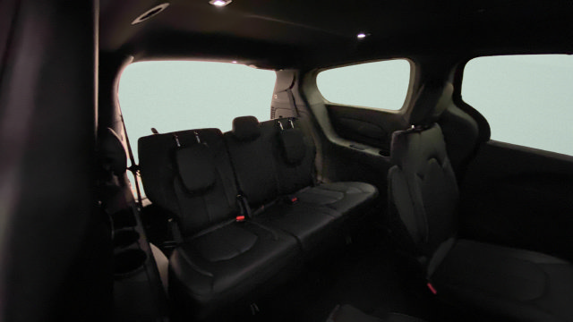 Used 2027 Chrysler Pacifica Select FWD image 30