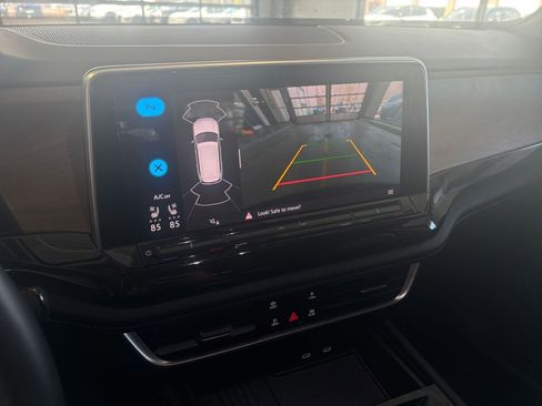 Used 2025 Volkswagen Atlas SE image 31