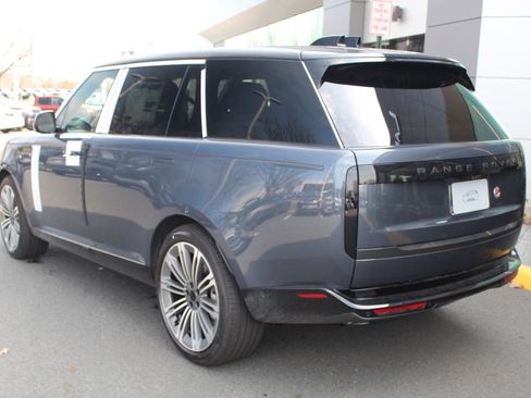 New 2026 Land Rover Range Rover Long Wheelbase SE image 10