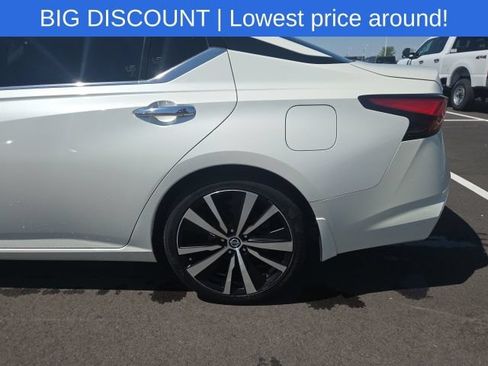 Used 2020 Nissan Altima 2.0 Platinum FWD image 14