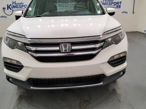 Certified 2017 Honda Pilot Touring image 8
