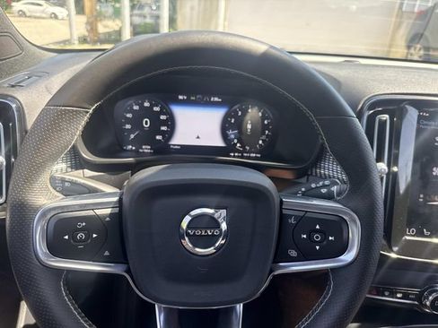Used 2021 Volvo XC40 T5 R-Design w/ Advanced Package AWD/4WD image 30