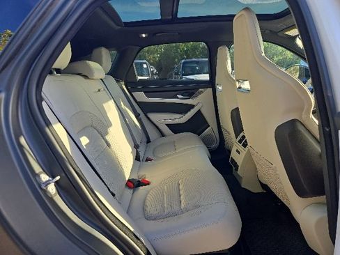 Used 2025 Jaguar F-PACE R-Dynamic S AWD/4WD image 8