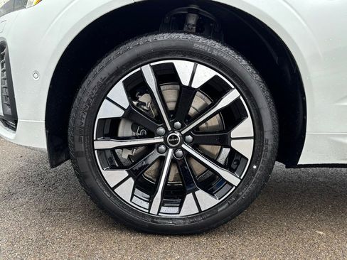 New 2026 Volvo XC60 T8 Plus w/ Protection Package Premier AWD/4WD image 9